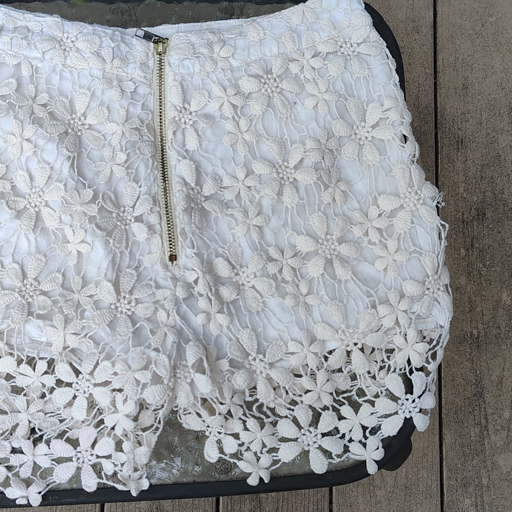 Ellison White Lace Crochet Trim 100% Cotton Shorts - Size M